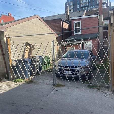 Budget Quad Room With En Suite Bathroom 36B Toronto Exterior photo