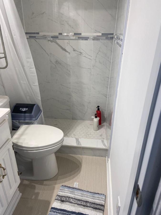 Budget Quad Room With En Suite Bathroom 36B Toronto Exterior photo